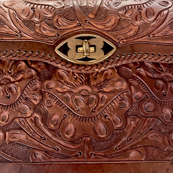 Vintage 70’s Hand Tooled Leather Shoulder Bag - Picture 6 of 13